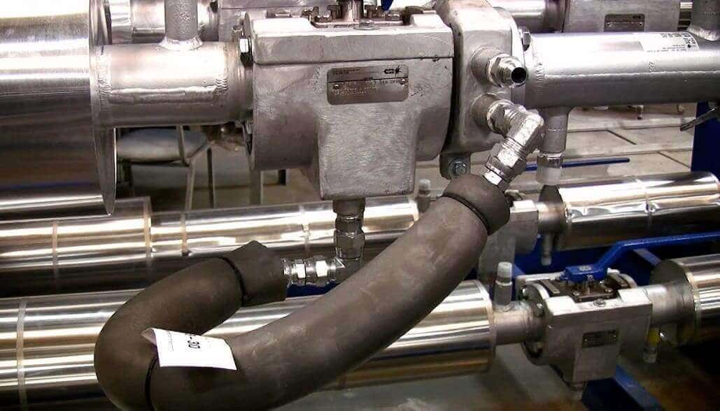 Hose installed on CH flg pair